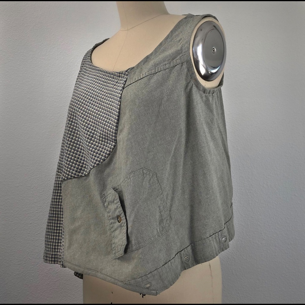 Sleeveless loose top
